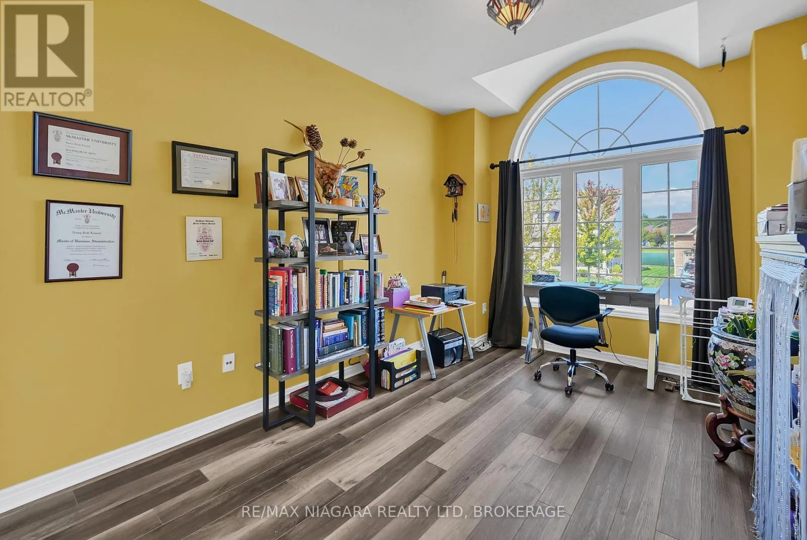 8738 UPPER CANADA DRIVE