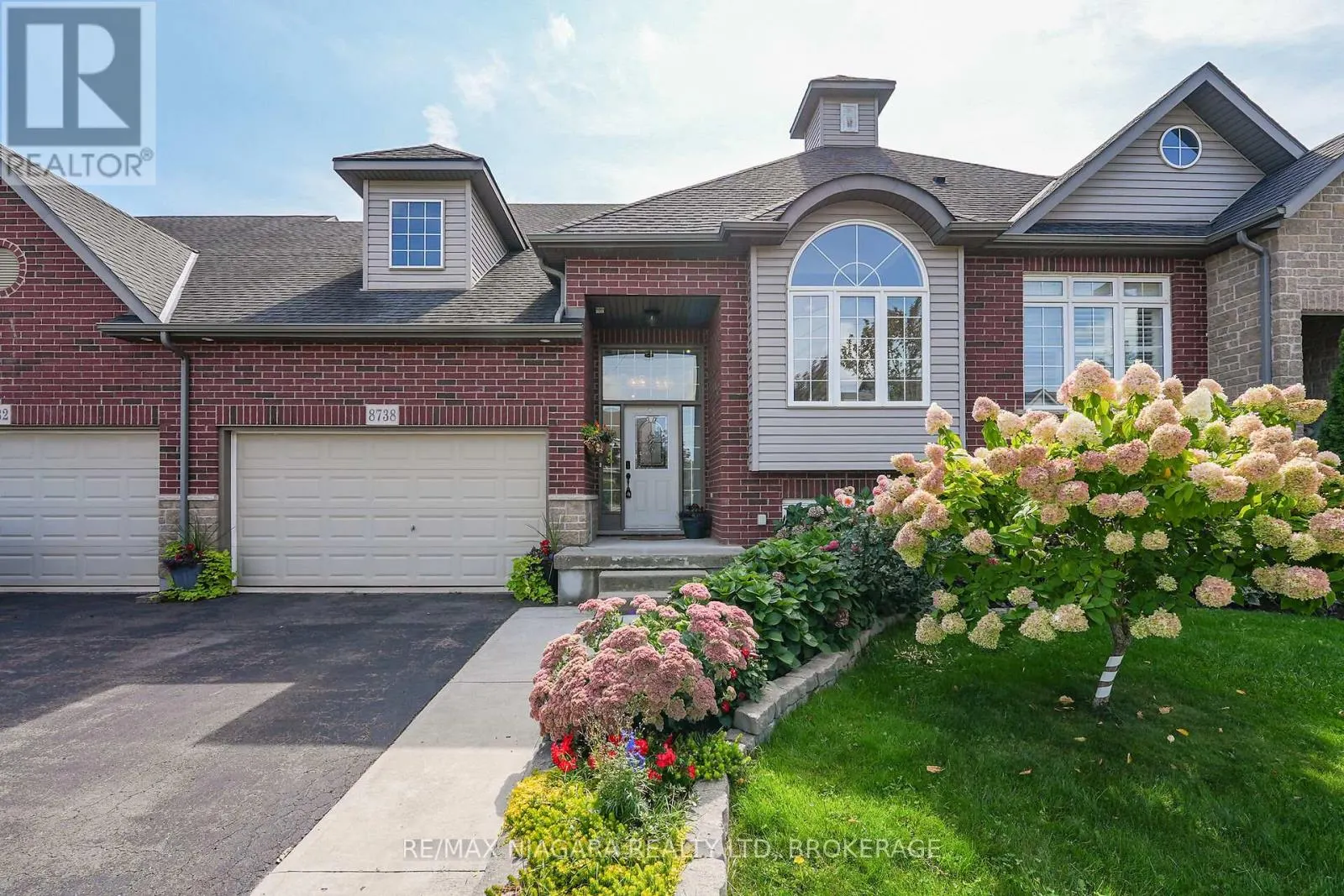 8738 UPPER CANADA DRIVE