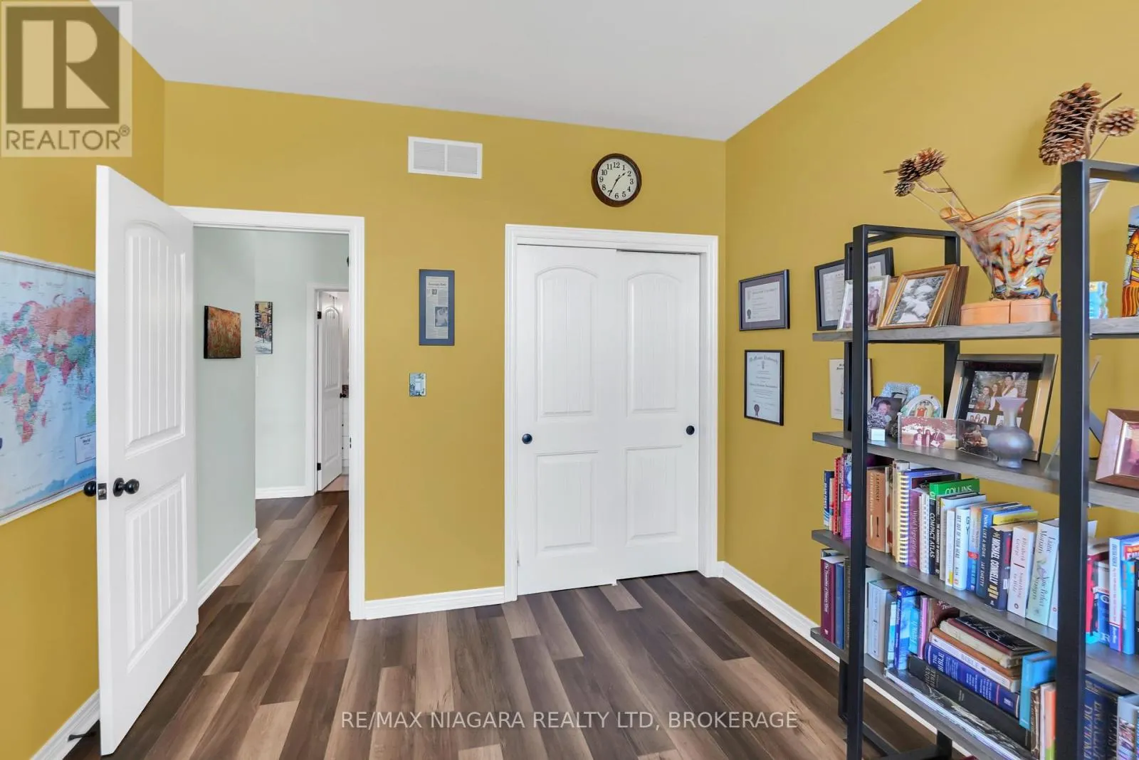 8738 UPPER CANADA DRIVE