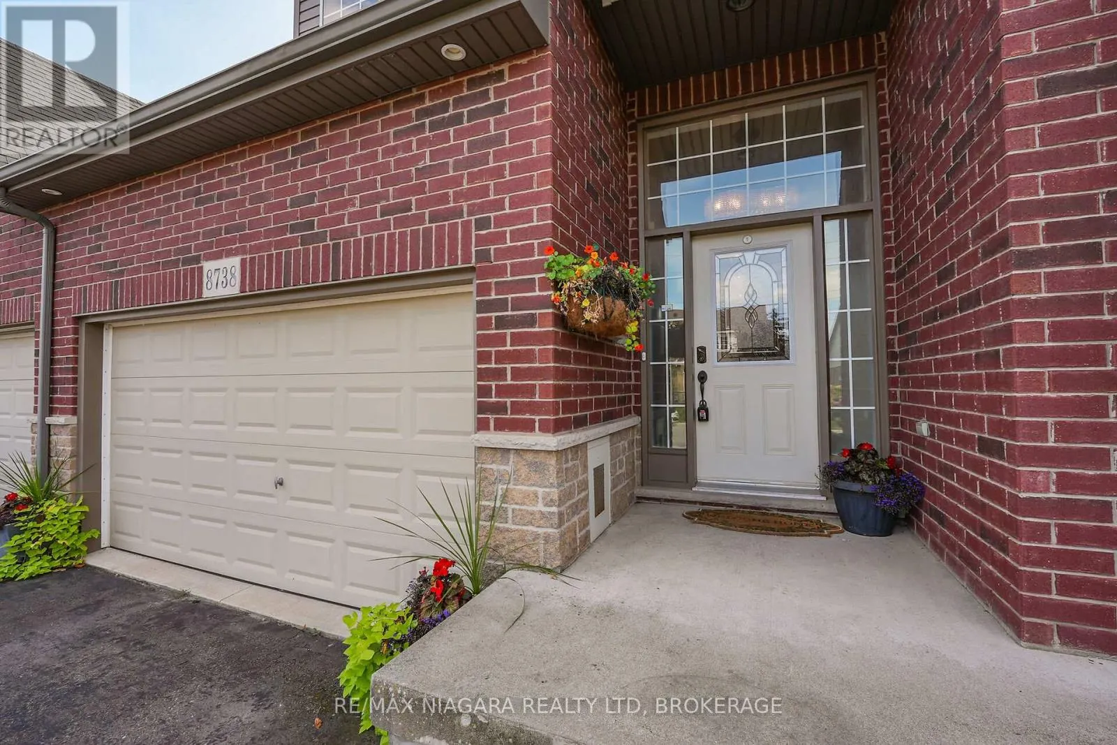 8738 UPPER CANADA DRIVE