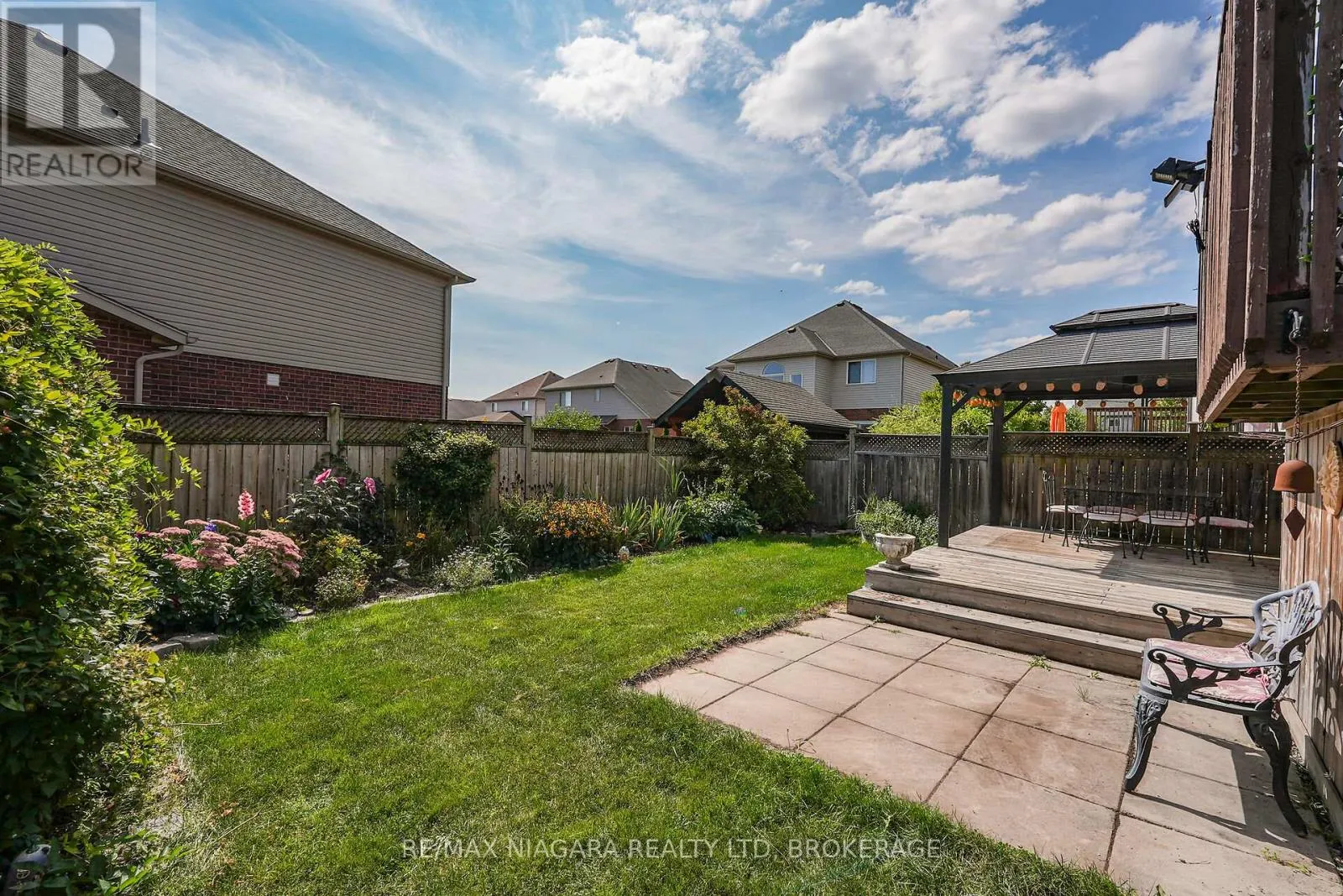 8738 UPPER CANADA DRIVE