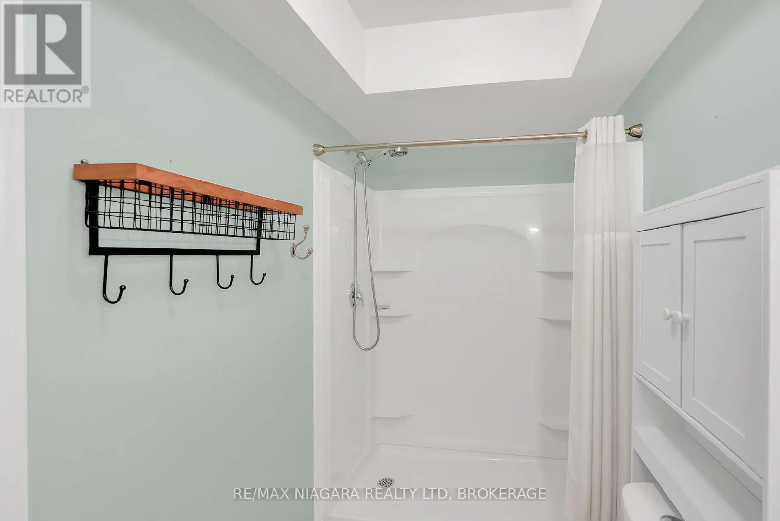 8738 UPPER CANADA DRIVE