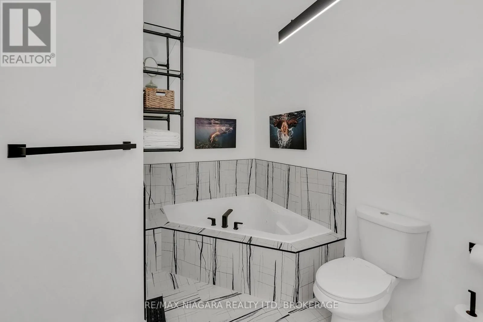 8738 UPPER CANADA DRIVE