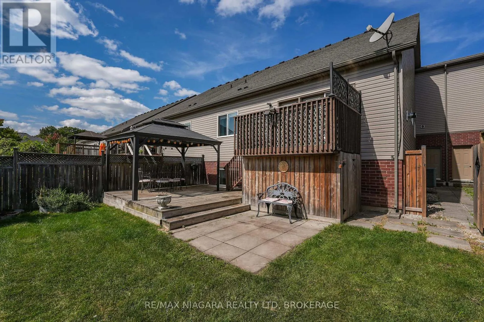 8738 UPPER CANADA DRIVE
