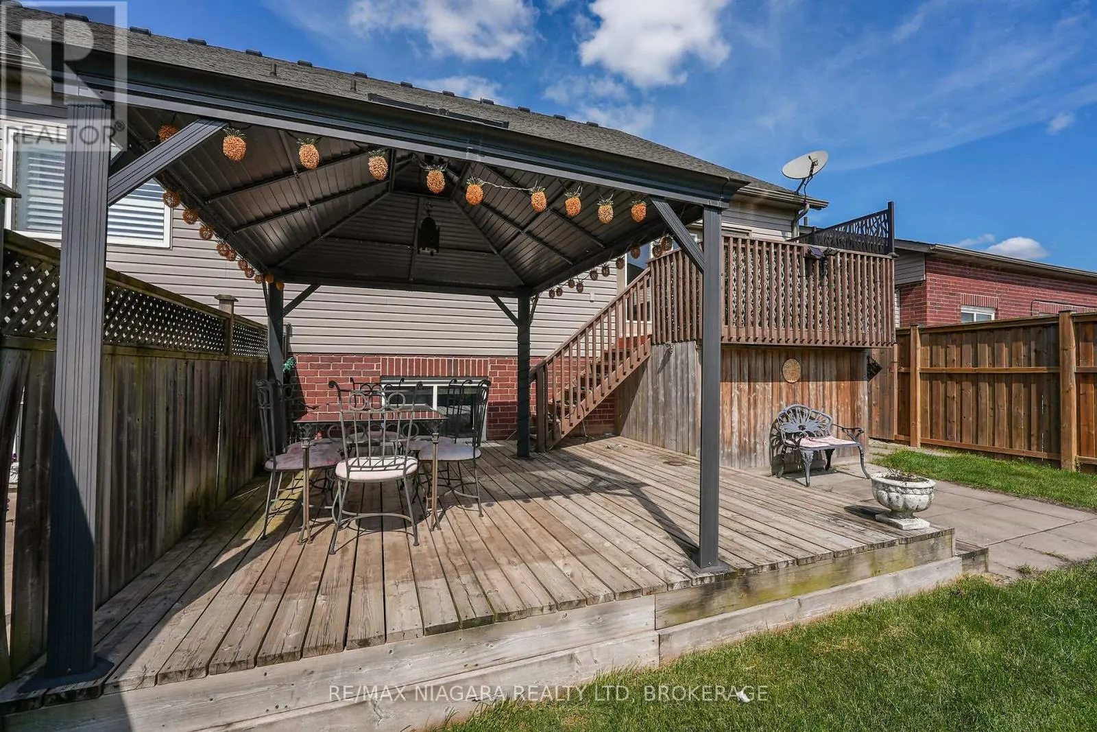 8738 UPPER CANADA DRIVE