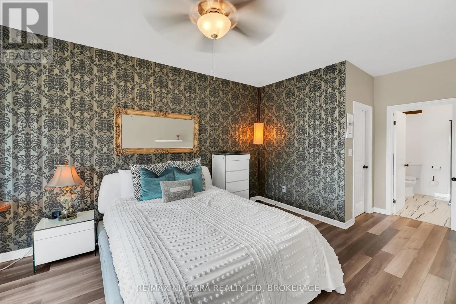 8738 UPPER CANADA DRIVE