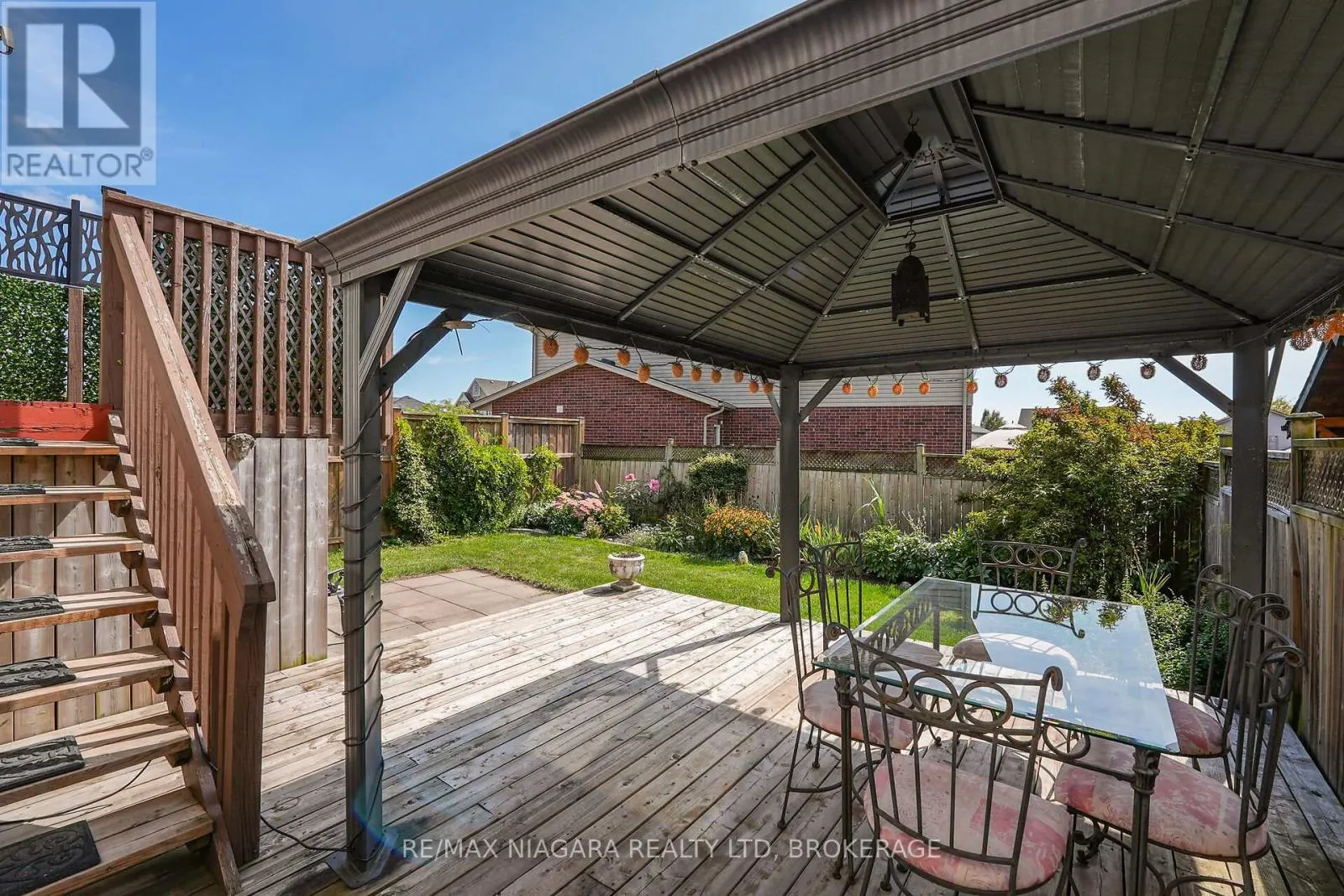 8738 UPPER CANADA DRIVE