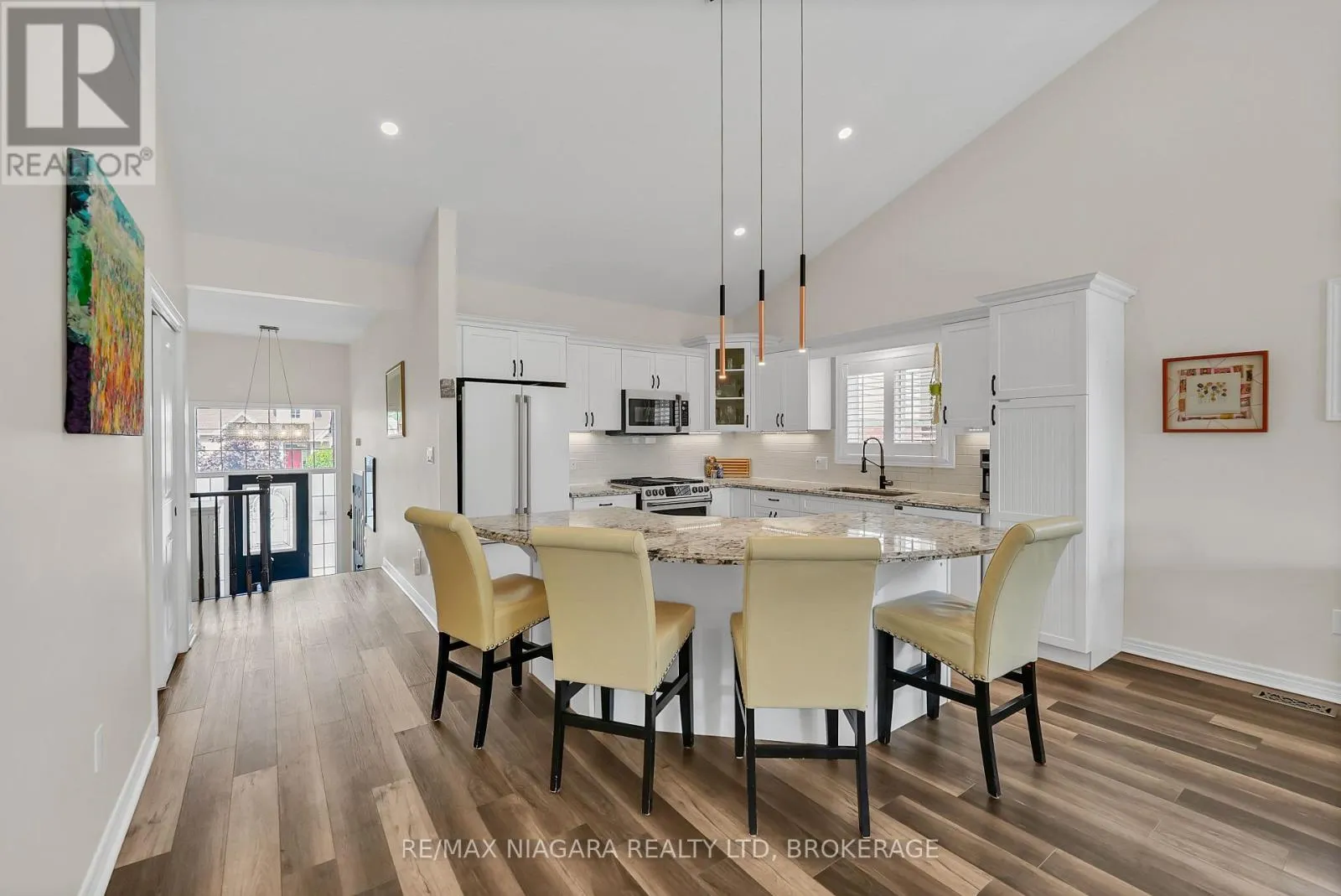 8738 UPPER CANADA DRIVE
