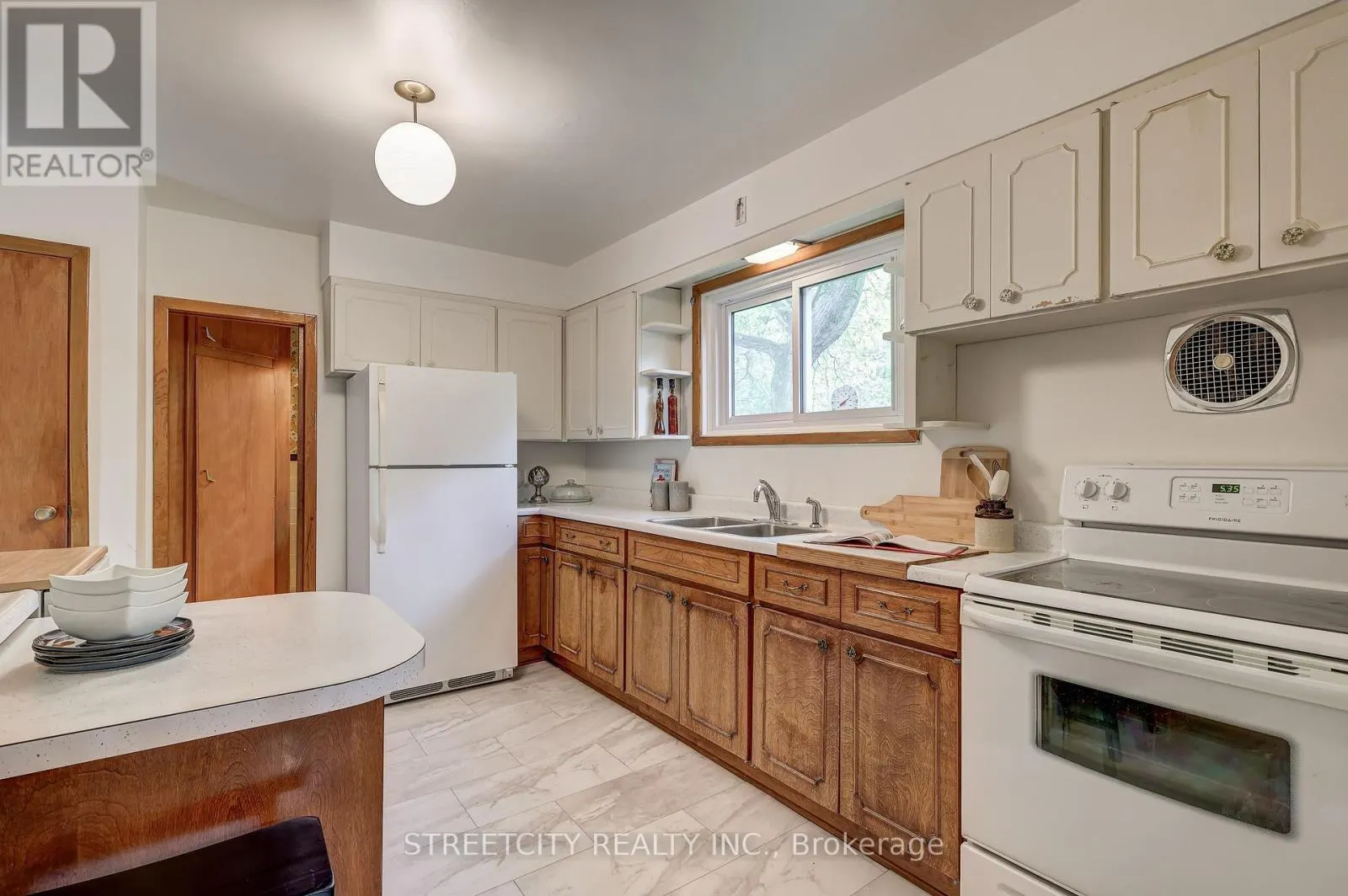 76 BLOOMFIELD DRIVE