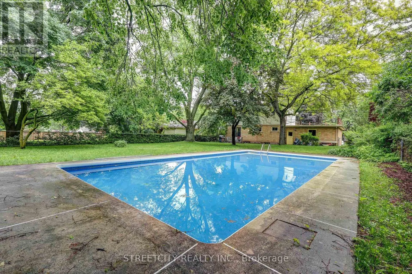 76 BLOOMFIELD DRIVE