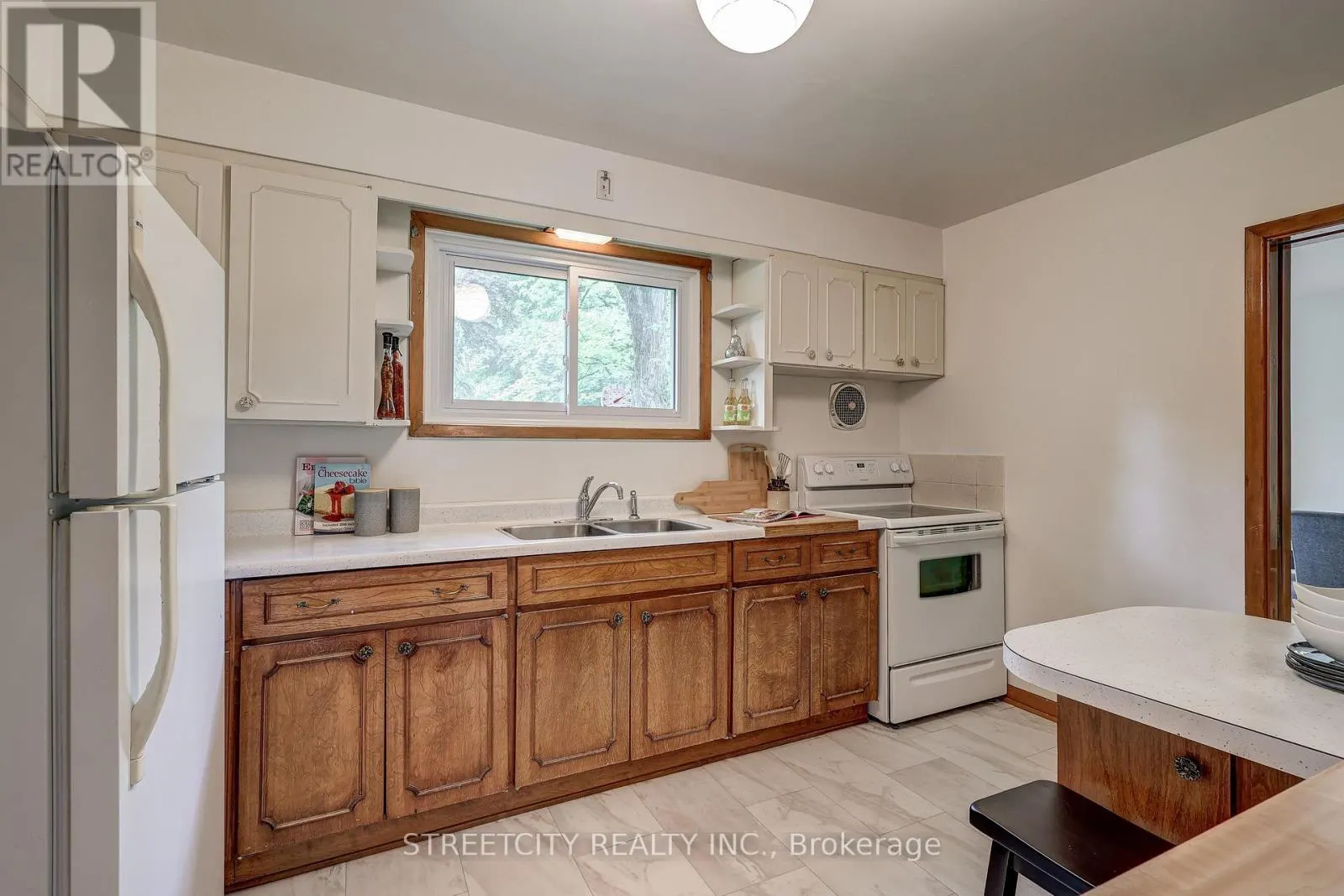 76 BLOOMFIELD DRIVE