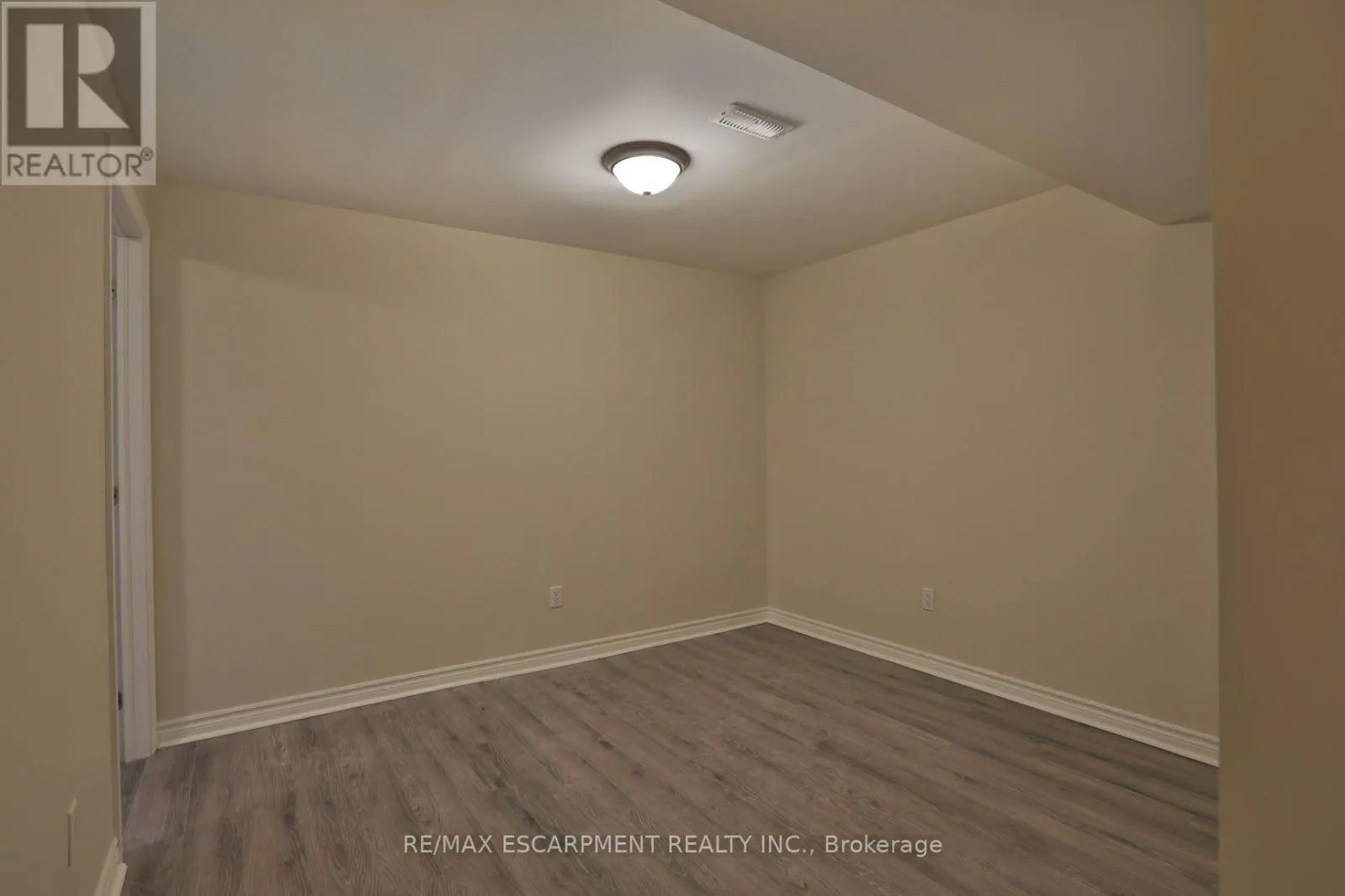 2 - 279 NASHVILLE CIRCLE