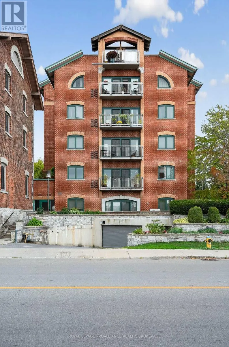 304 - 2 BAY STREET, #304