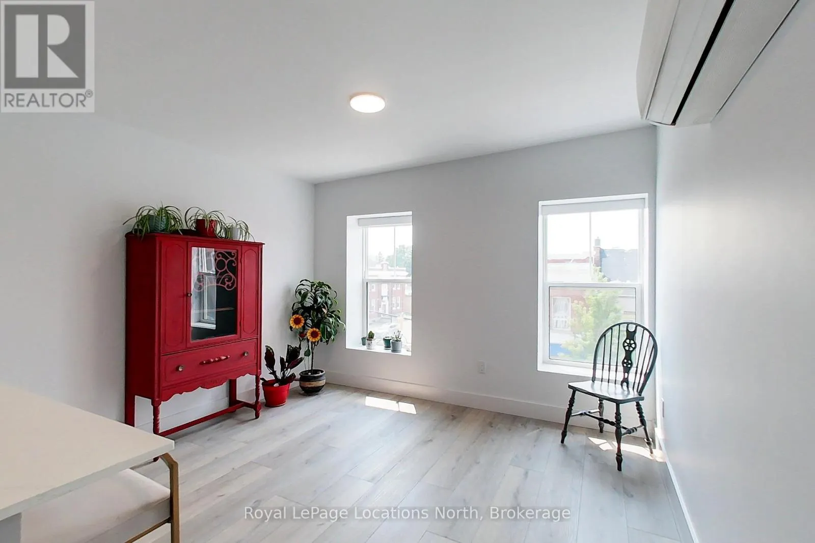 302 - 10 TROWBRIDGE STREET E, #302