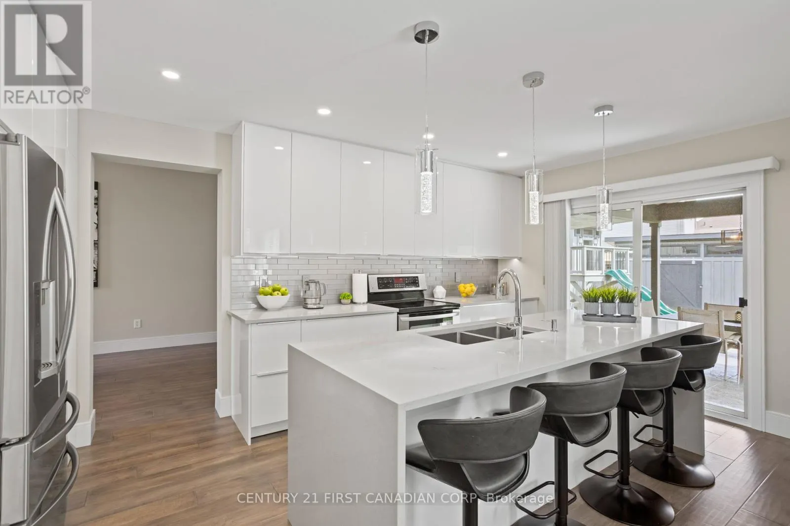 1075 BLACKMAPLE COURT