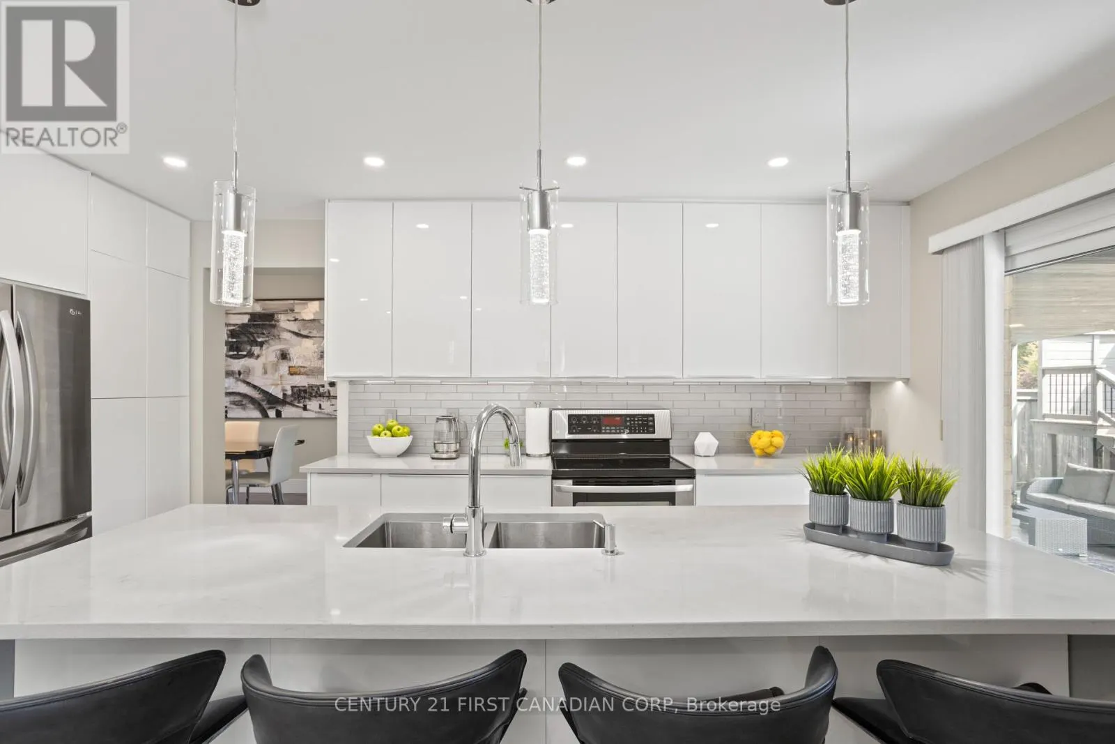 1075 BLACKMAPLE COURT