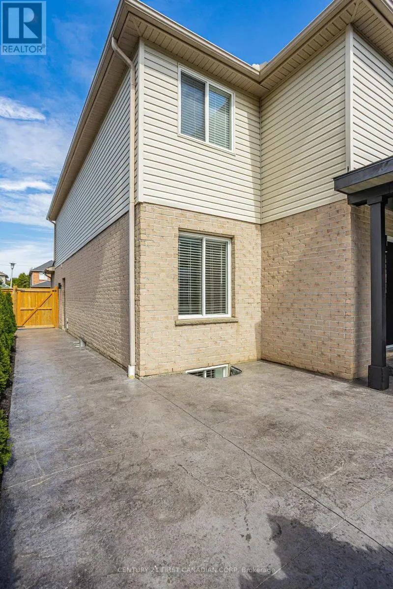 1075 BLACKMAPLE COURT
