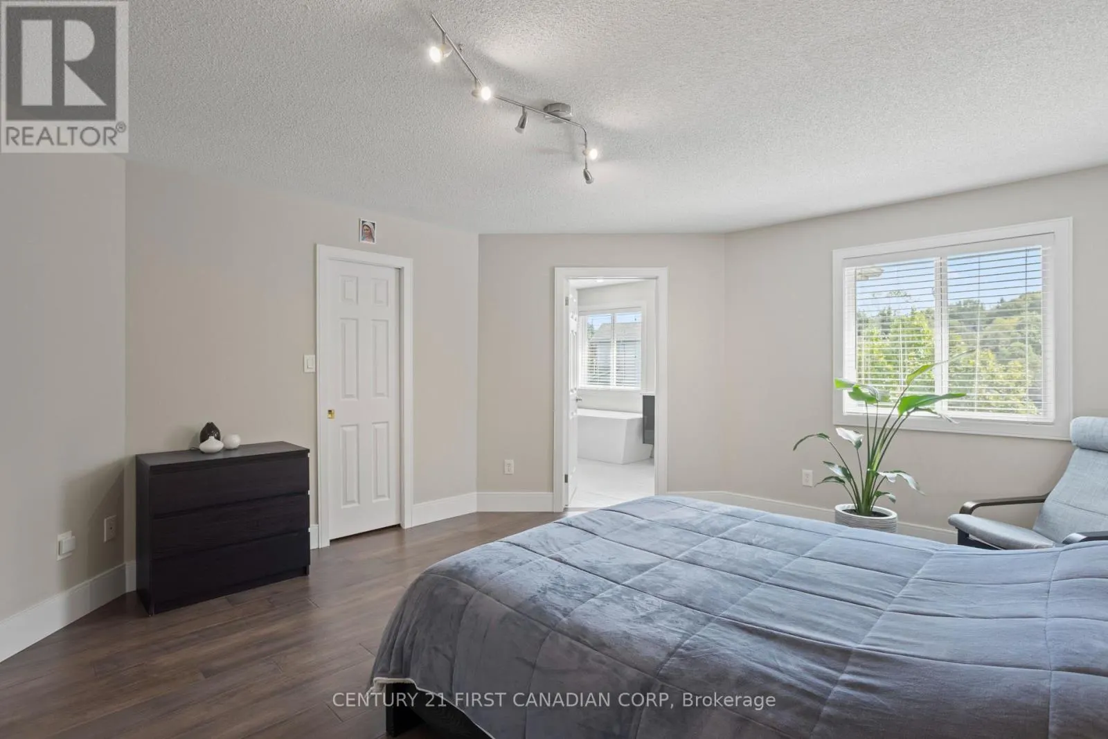 1075 BLACKMAPLE COURT