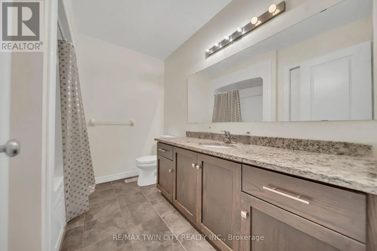 190 EDEN OAK TRAIL