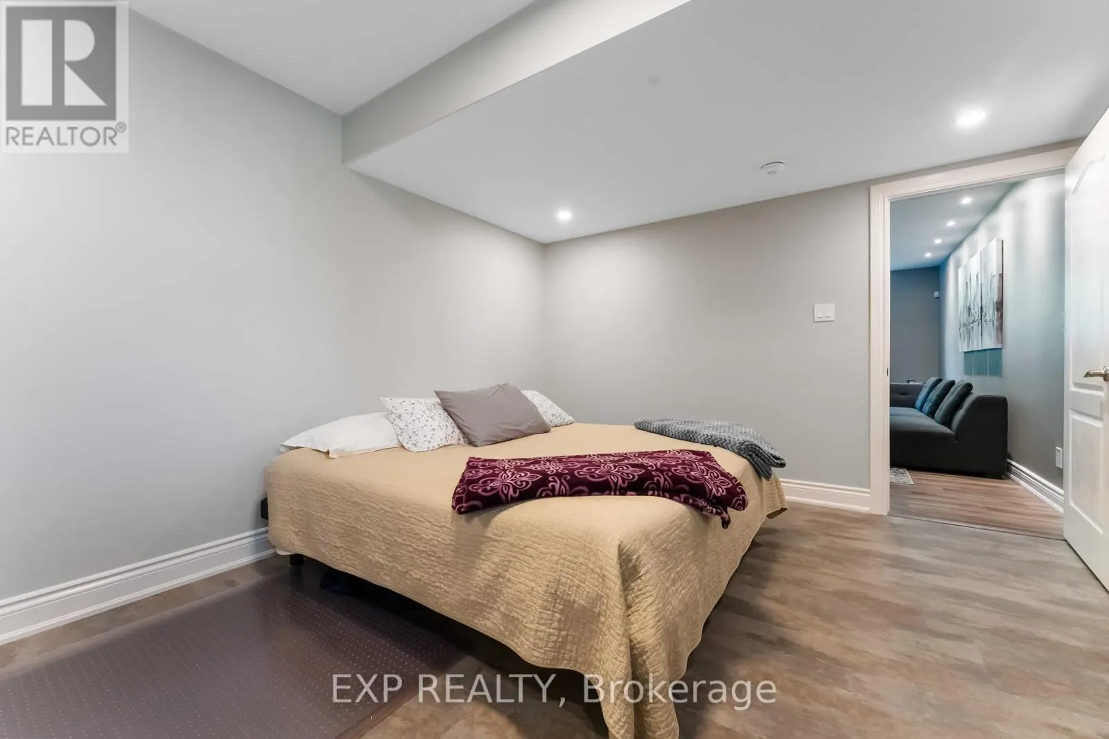 6805 PEBBLE TRAIL WAY