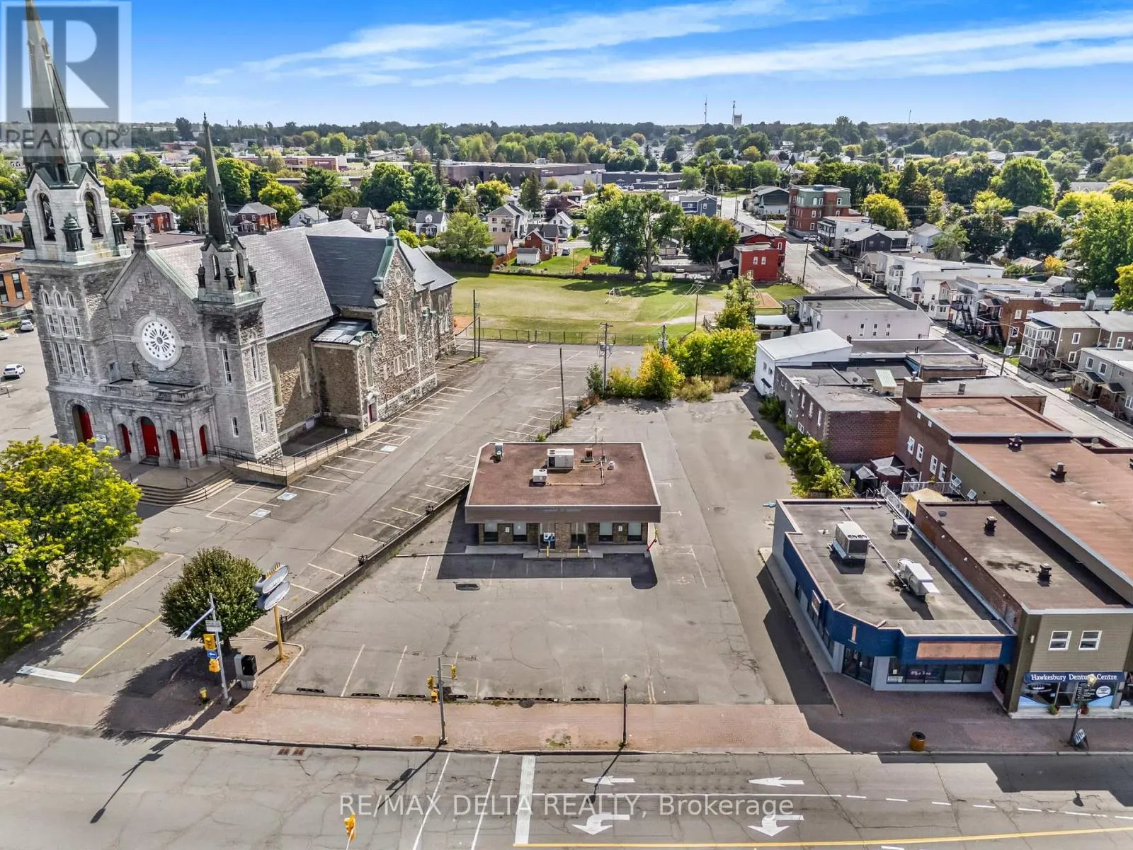 418 MAIN STREET E