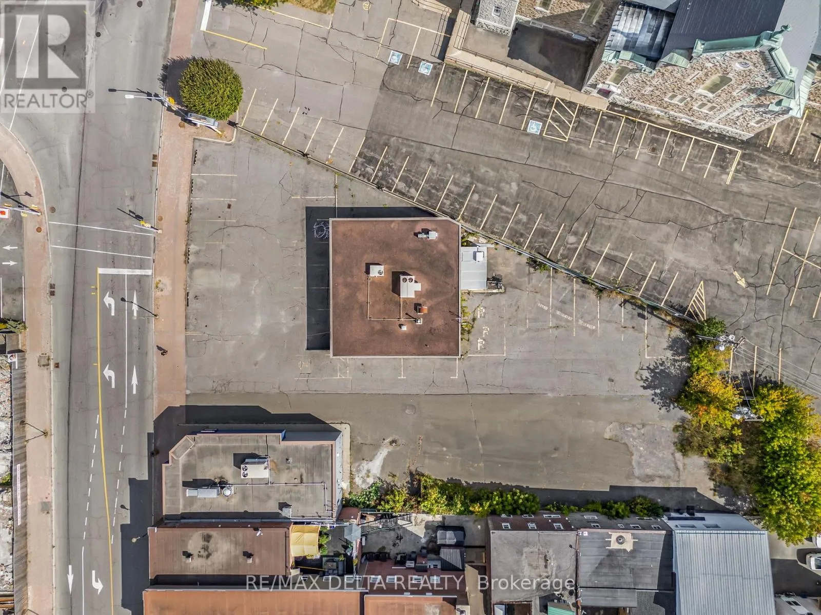418 MAIN STREET E