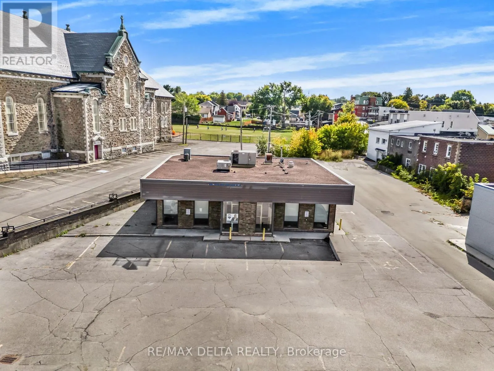 418 MAIN STREET E