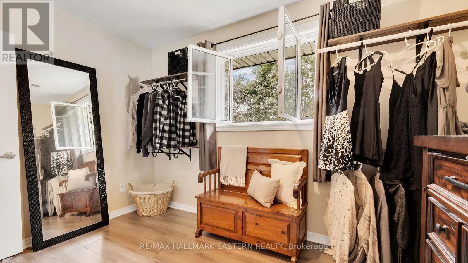 310 ELGIN STREET E