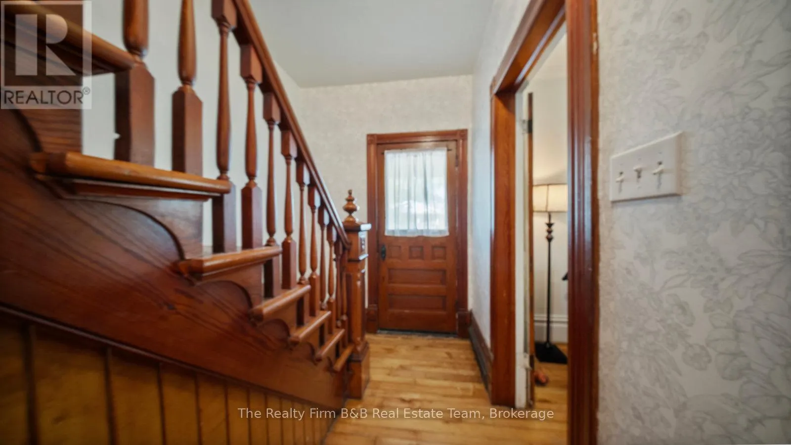 94 WOODSTOCK STREET N