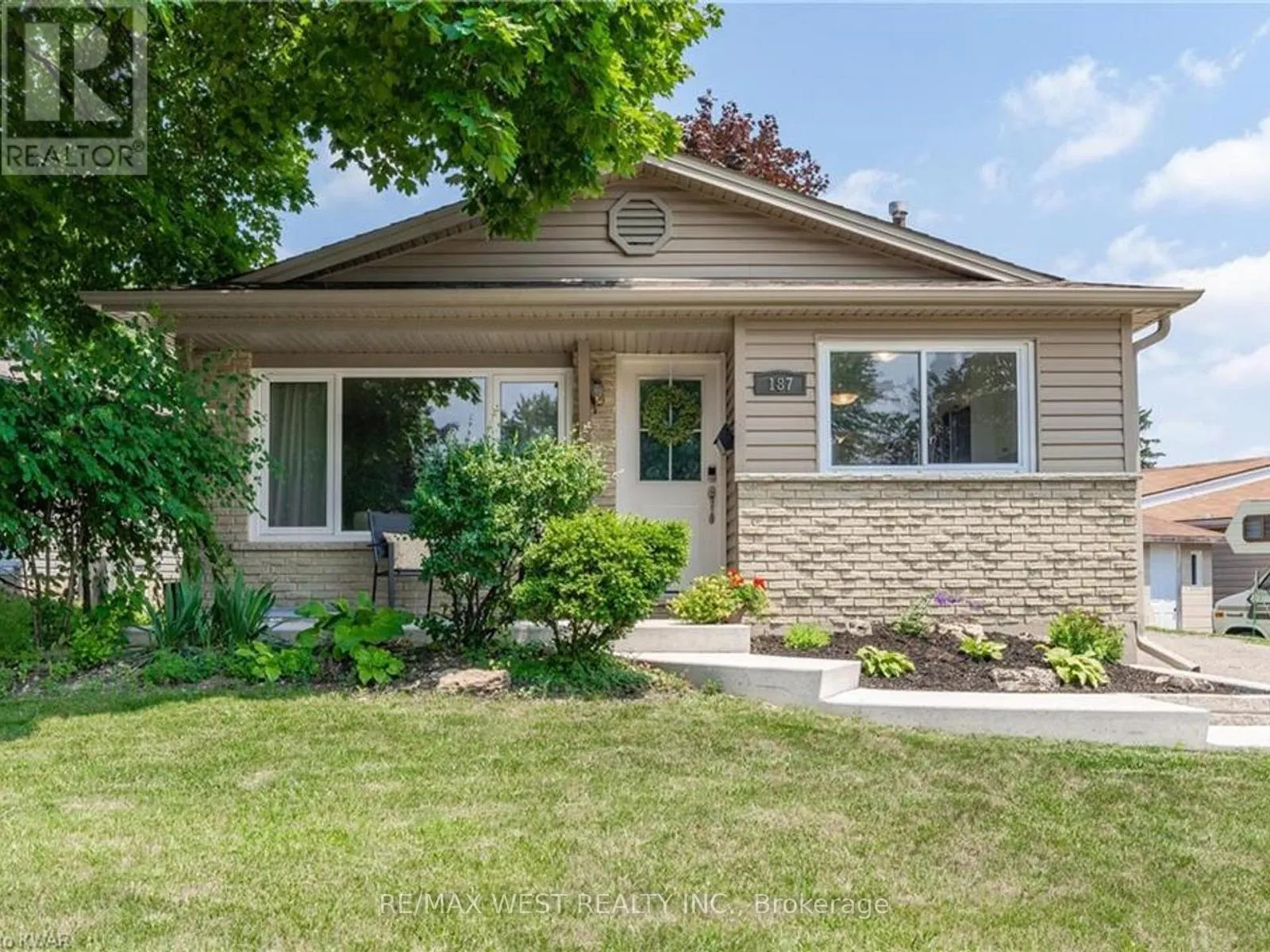 187 BROKEN OAK CRESCENT
