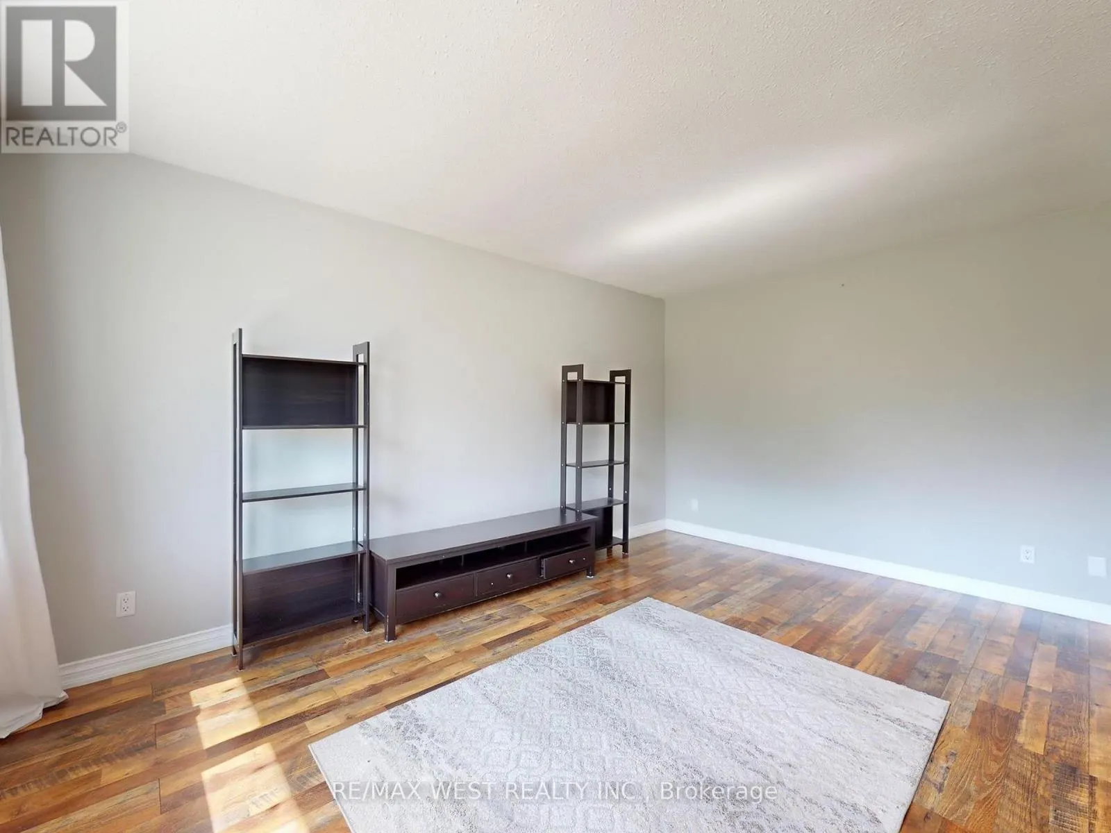 187 BROKEN OAK CRESCENT