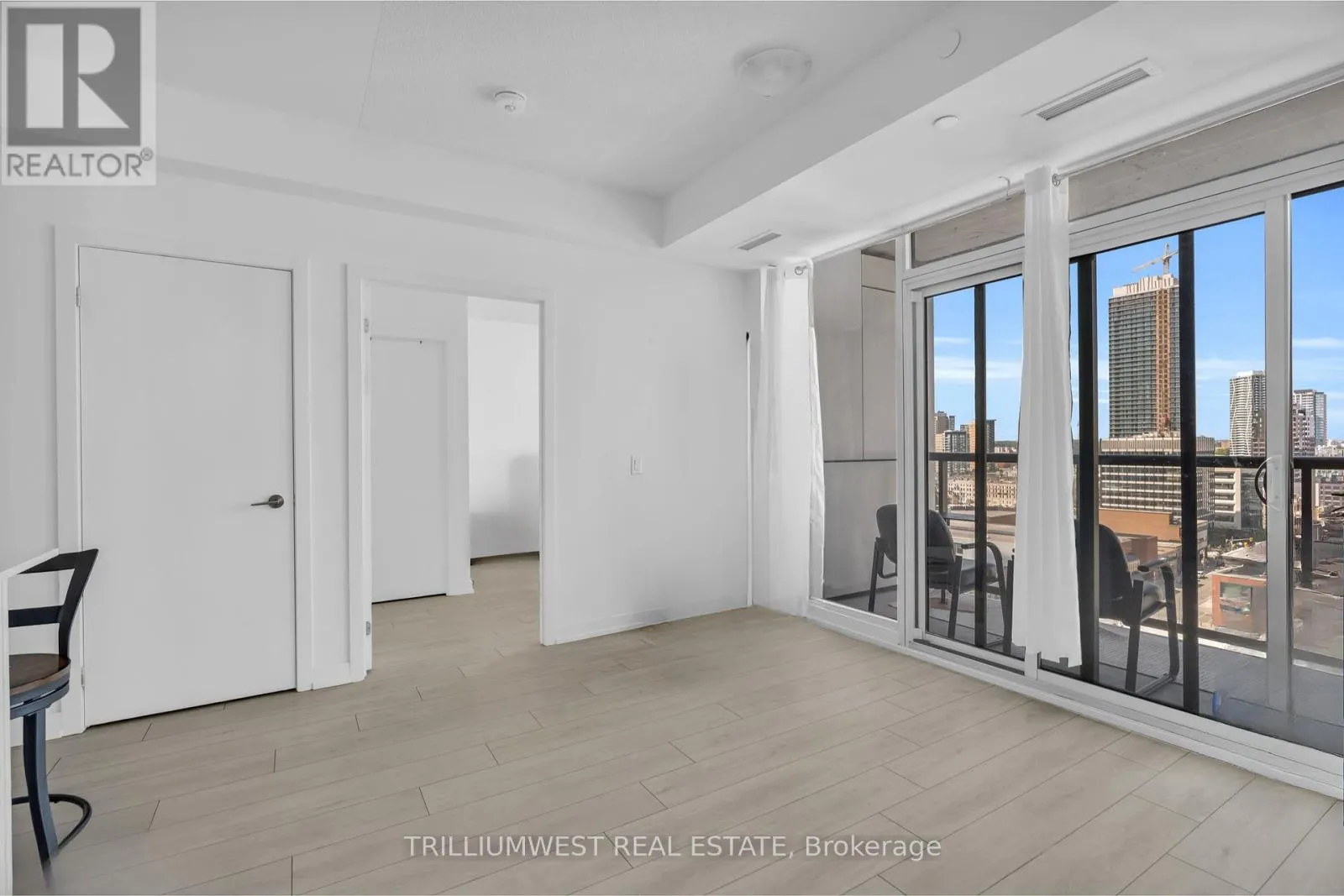 1210 - 55 DUKE STREET W