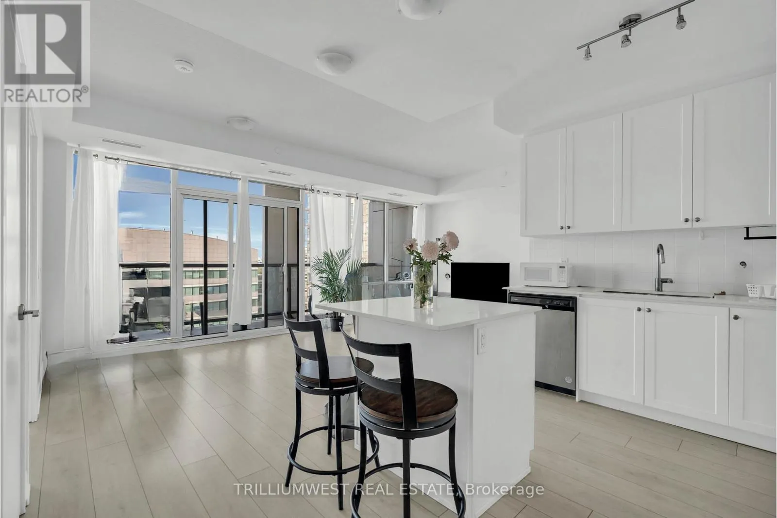 1210 - 55 DUKE STREET W