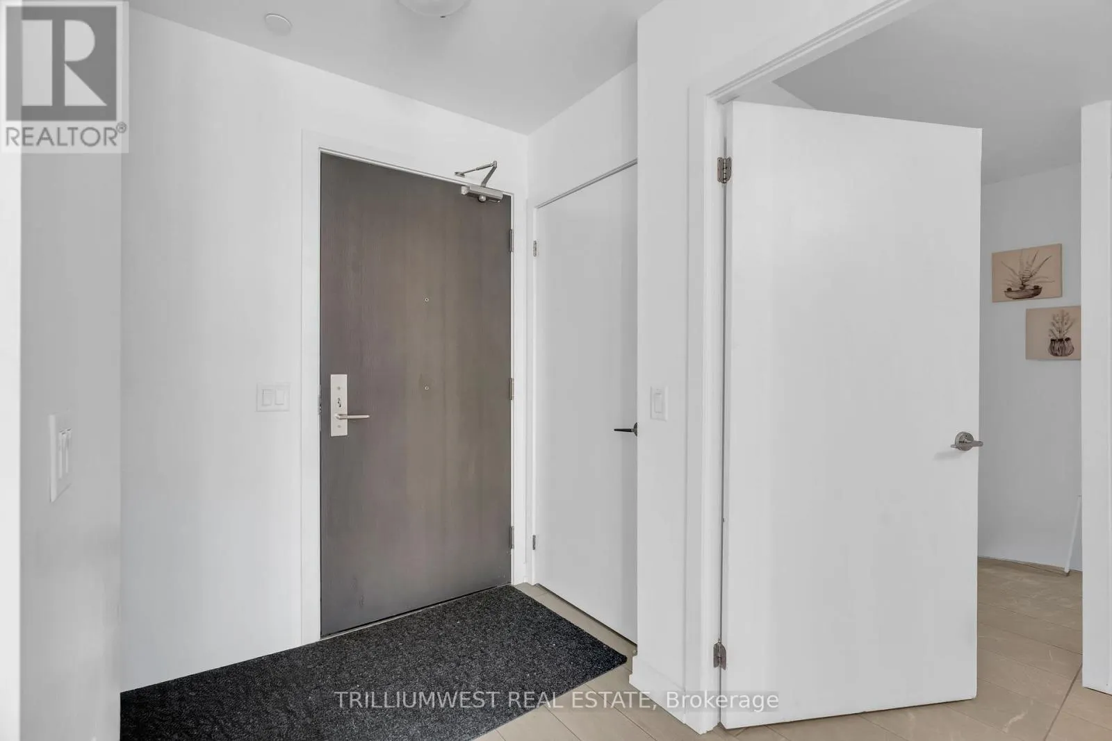 1210 - 55 DUKE STREET W