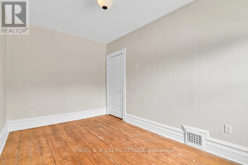 104 KING EDWARD AVENUE