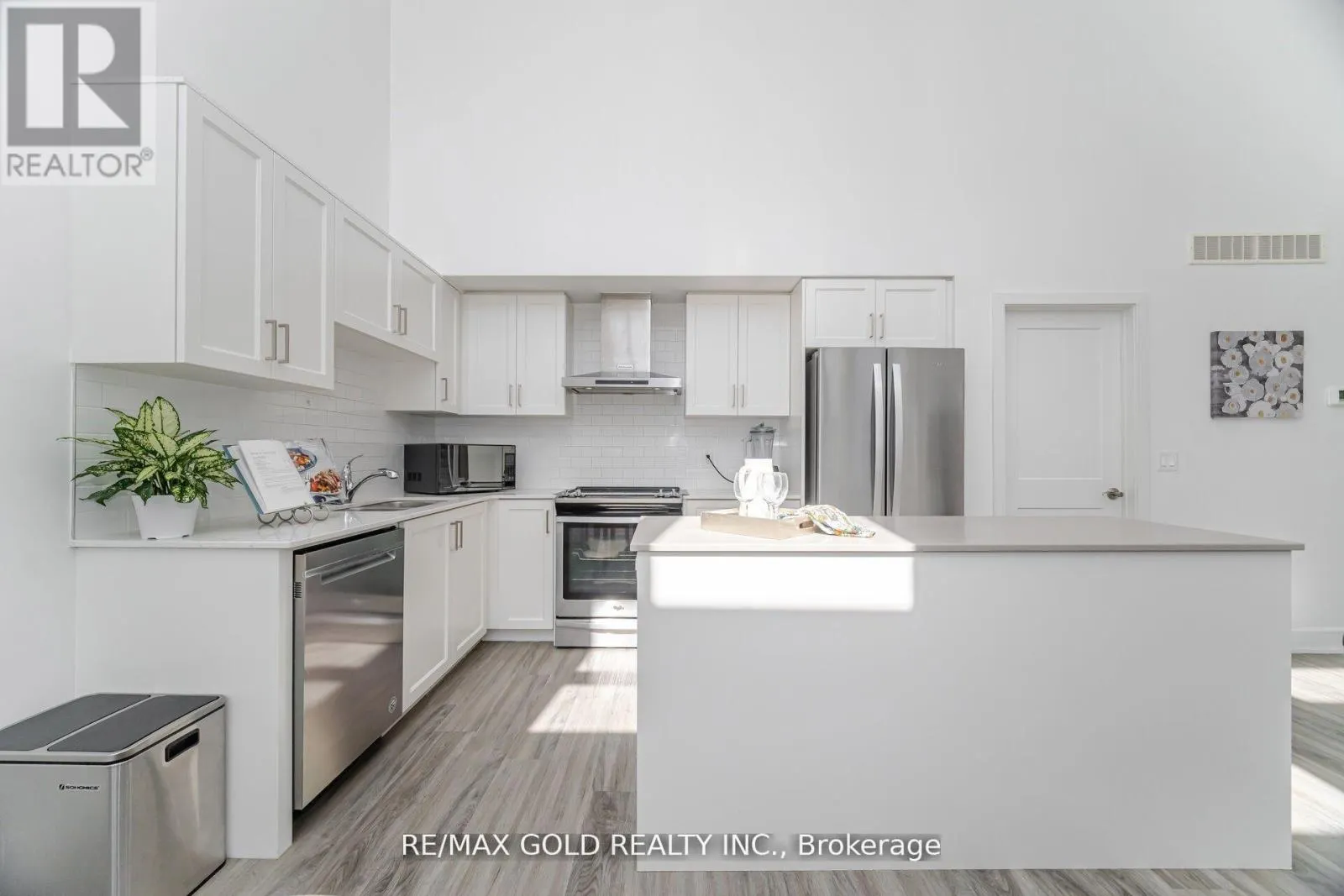 1 - 110 FERGUS AVENUE