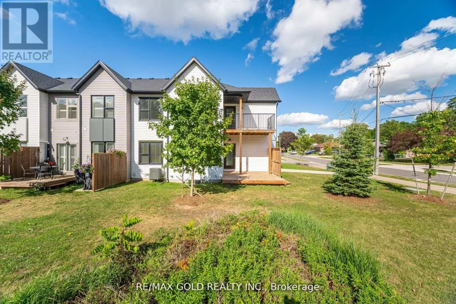 1 - 110 FERGUS AVENUE