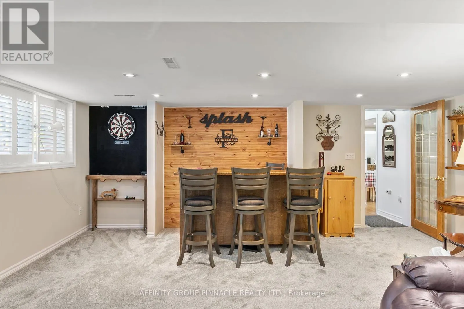 17 WOOD COURT