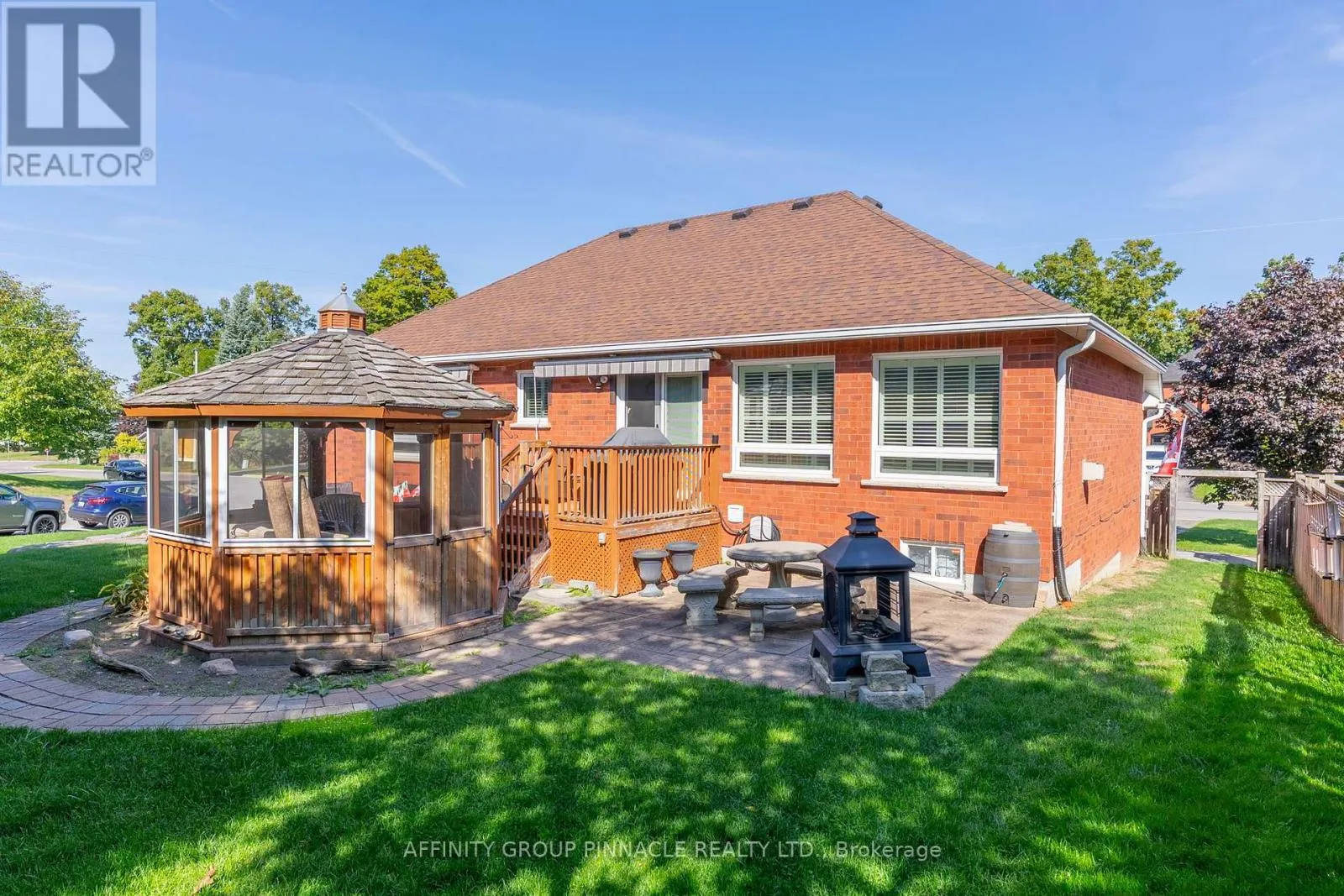 17 WOOD COURT