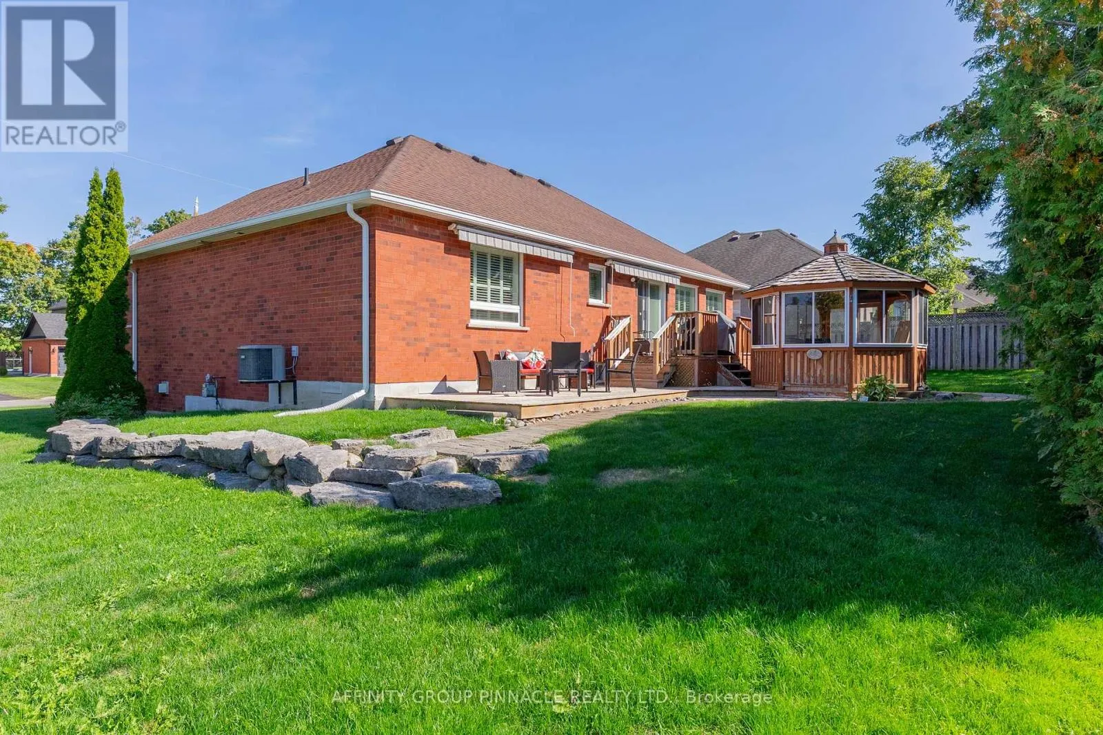 17 WOOD COURT