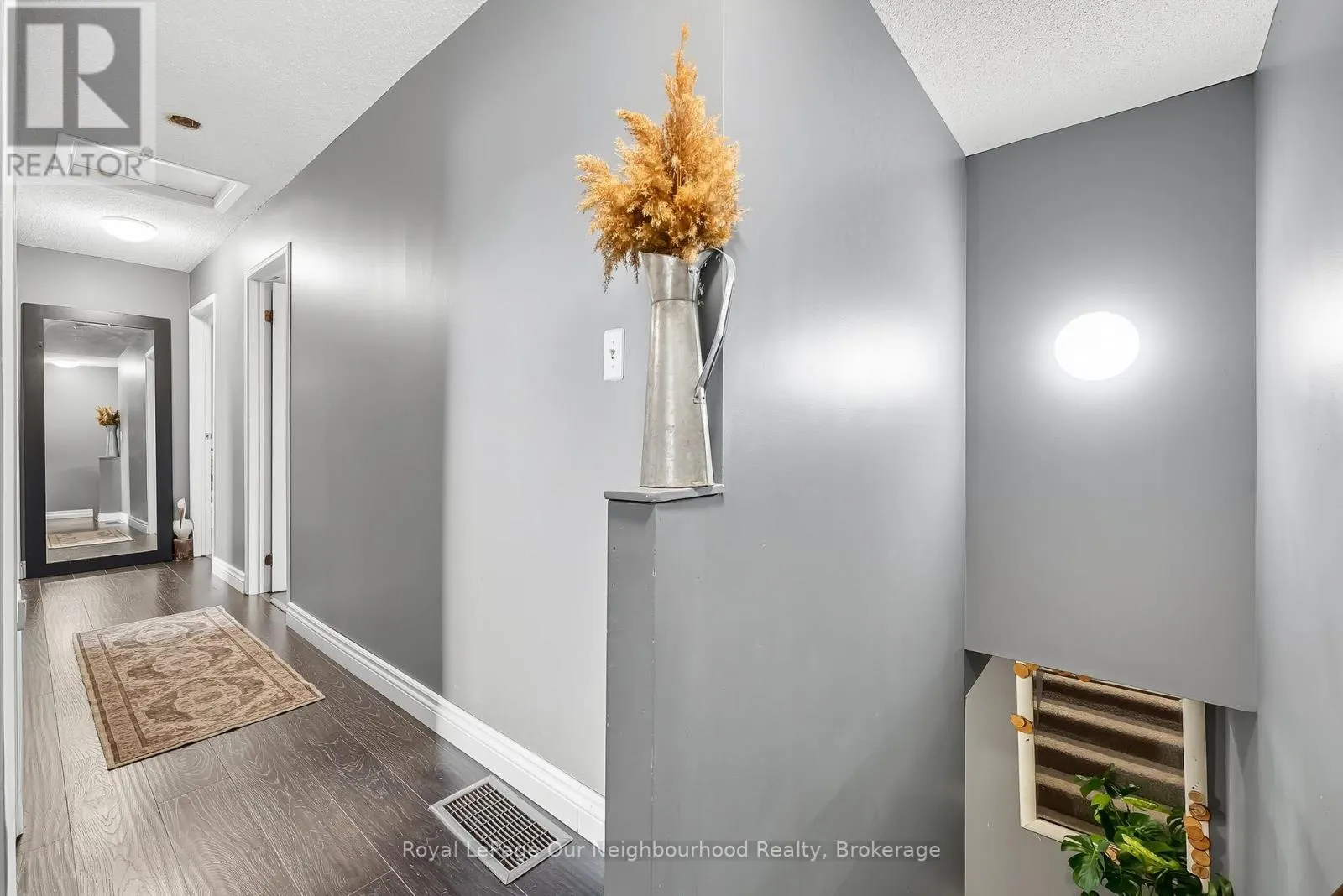 17 ELGIN STREET W