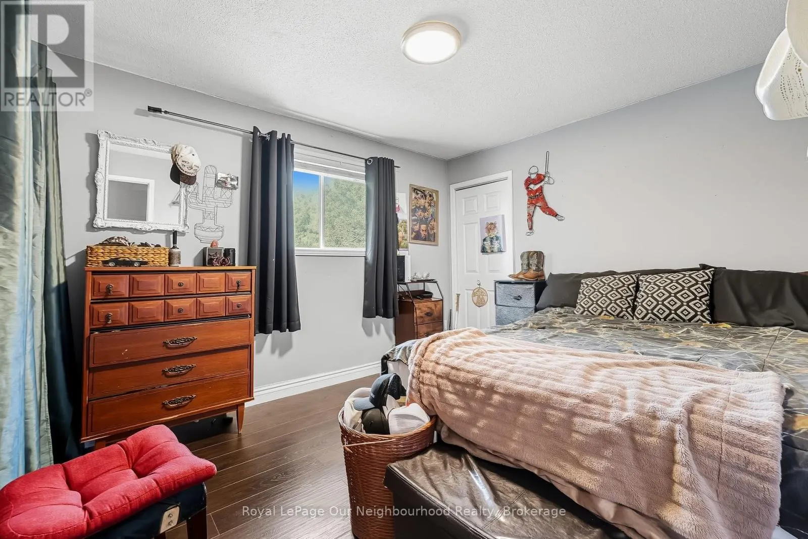 17 ELGIN STREET W