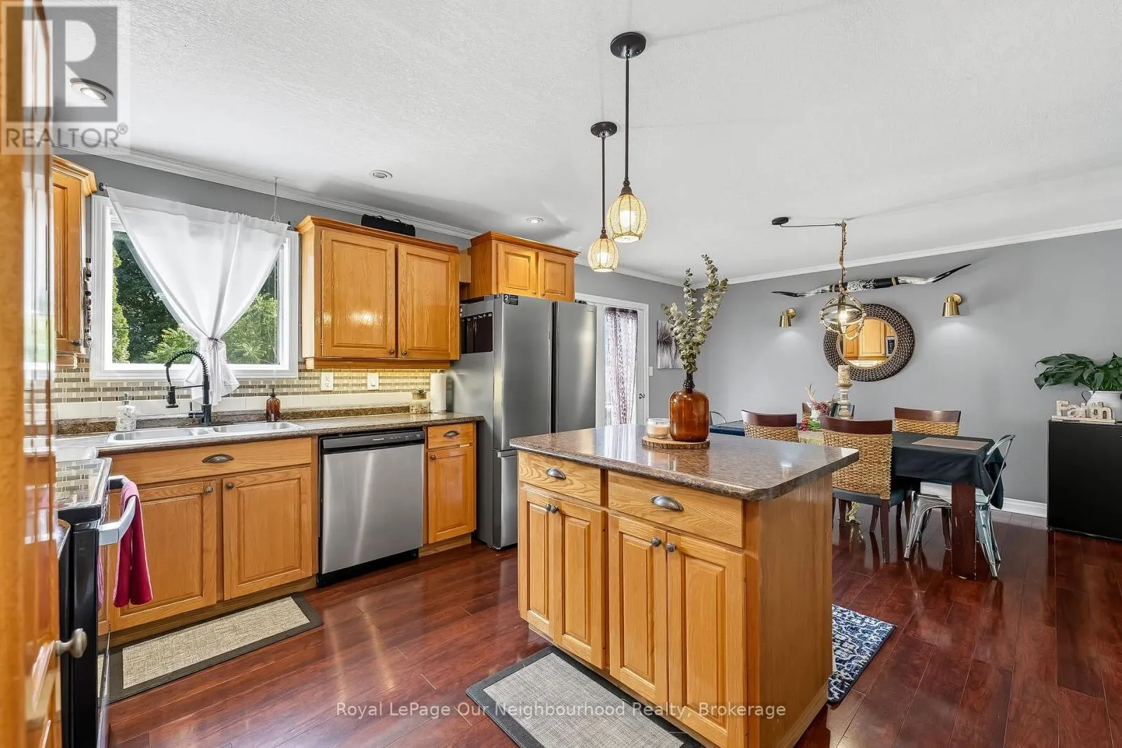 17 ELGIN STREET W