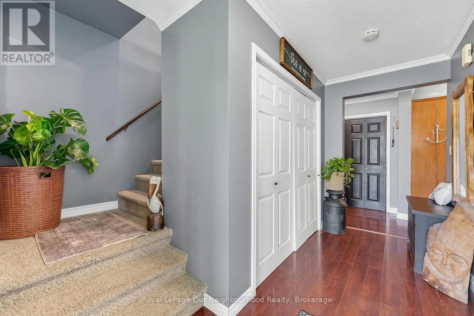 17 ELGIN STREET W