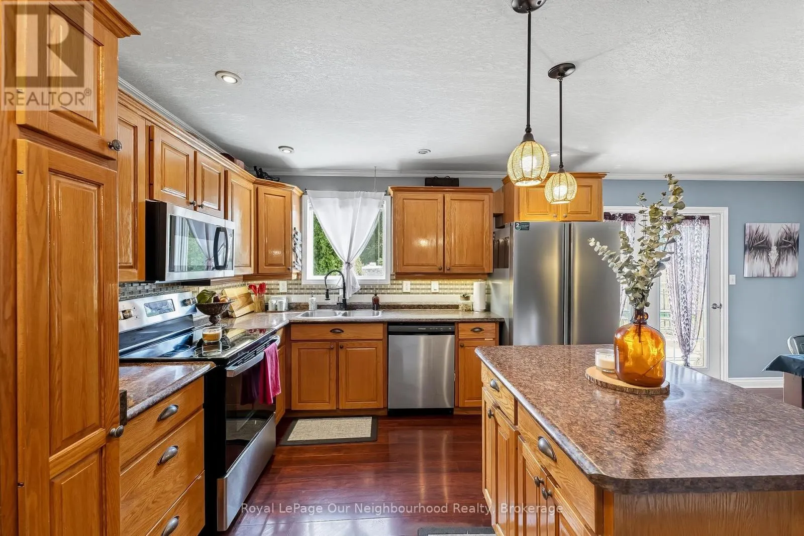 17 ELGIN STREET W