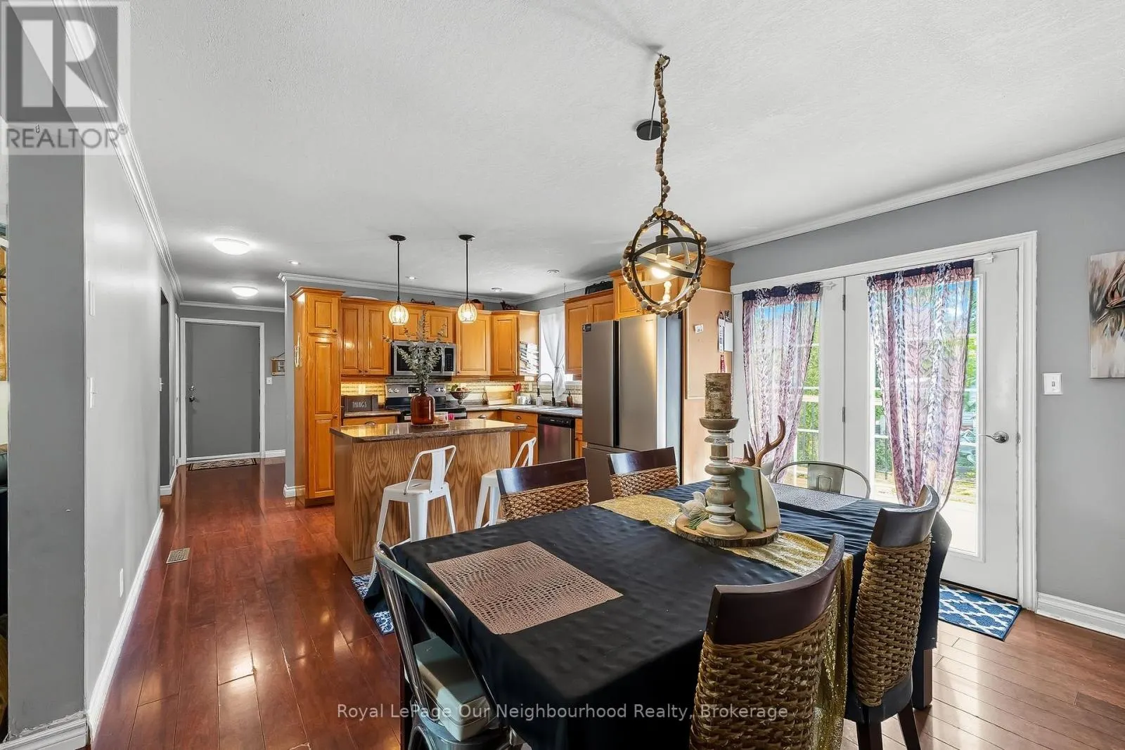 17 ELGIN STREET W