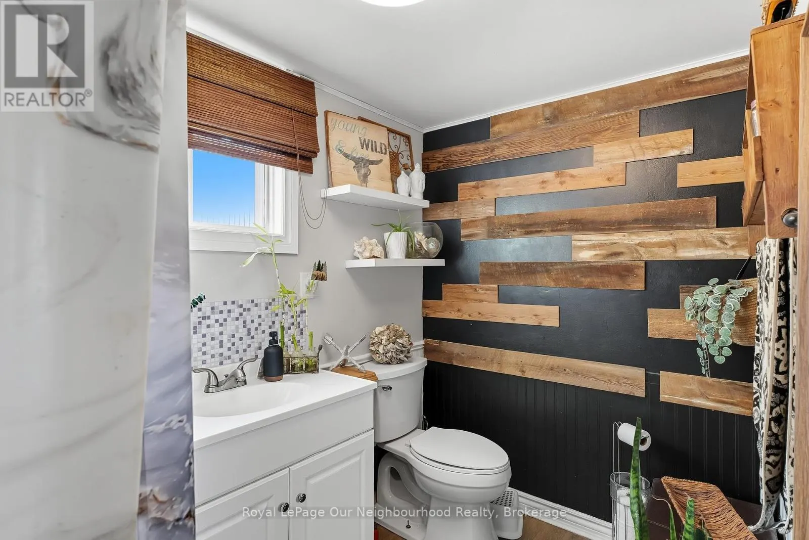 17 ELGIN STREET W