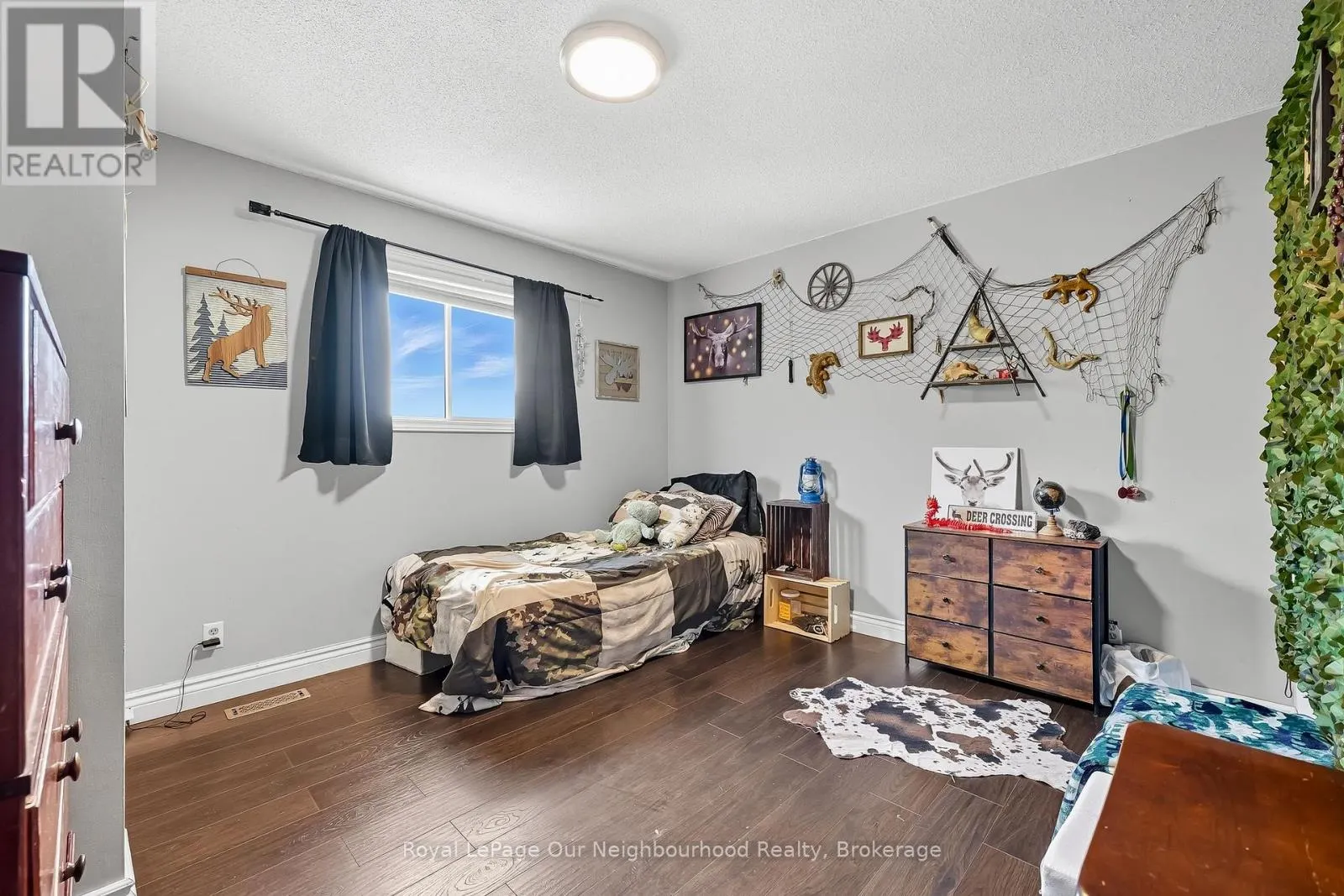 17 ELGIN STREET W