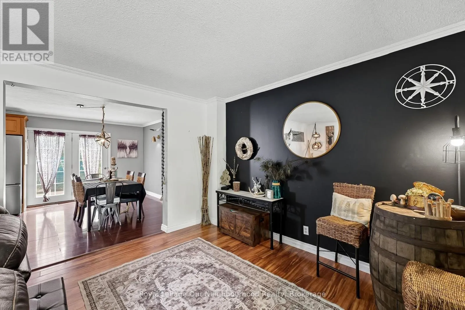 17 ELGIN STREET W