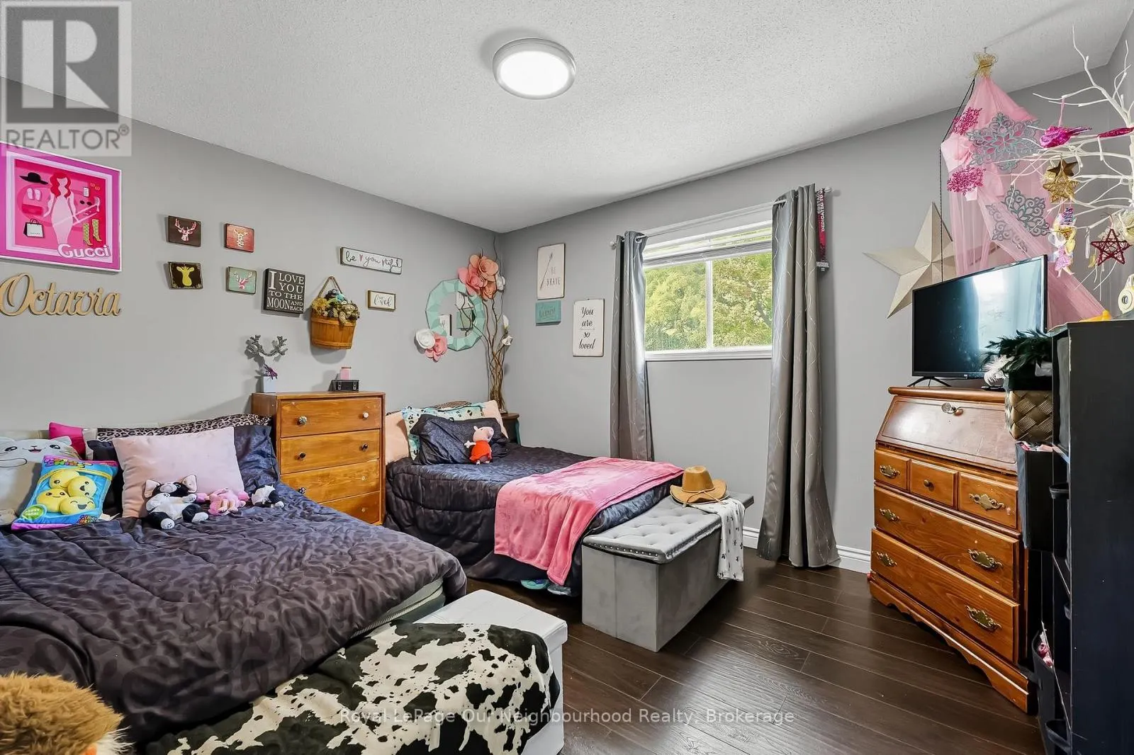 17 ELGIN STREET W